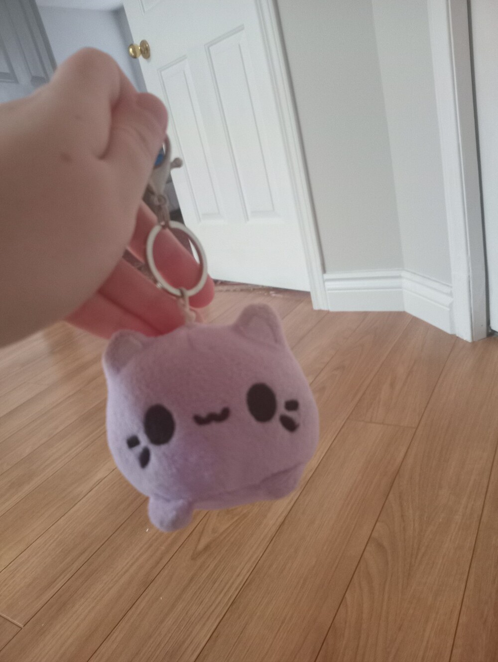 Hot Topic Mochi Cat Keychain